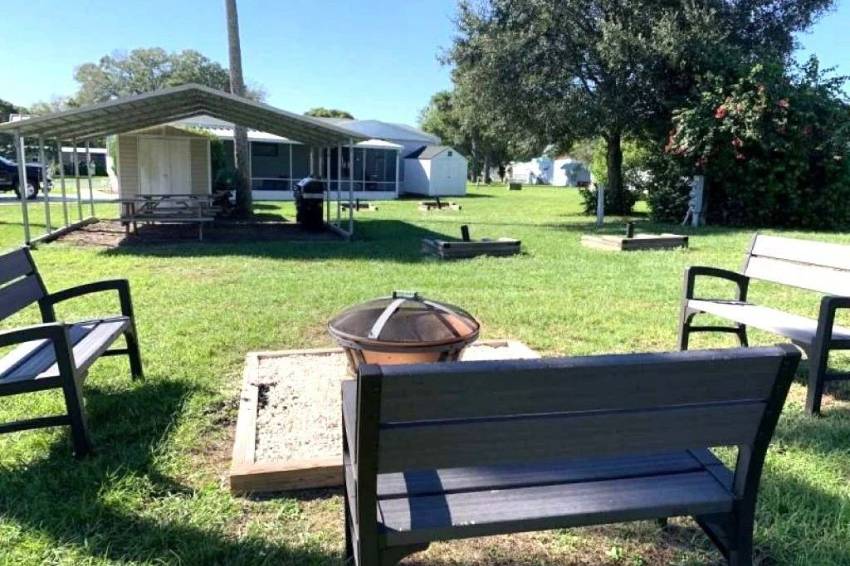 65 Juniper Drive East a Dundee, FL Mobile or Manufactured Home for Sale